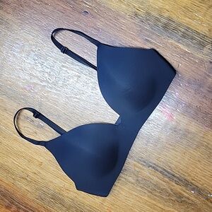 Victoria's Secret Black T-shirt Lightly Lined Wireless Bra Size 32B